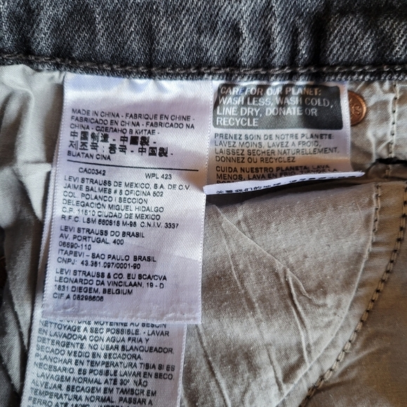 Levi's Wedgie Straight Black Embers faded black cropped raw hem jeans size 26 - Picture 12 of 15